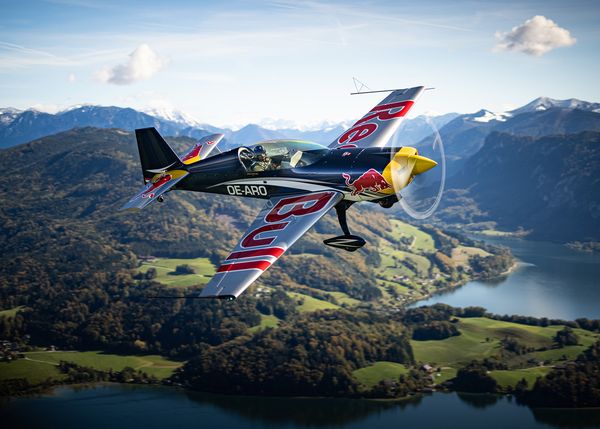 00 Header Extra 330lx the Flying Bulls 00 Header Extra 330lx the Flying Bulls