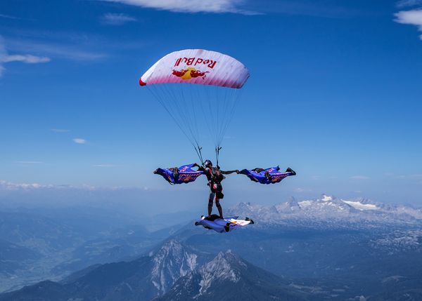 00 Header Red Bull Skydive Team
