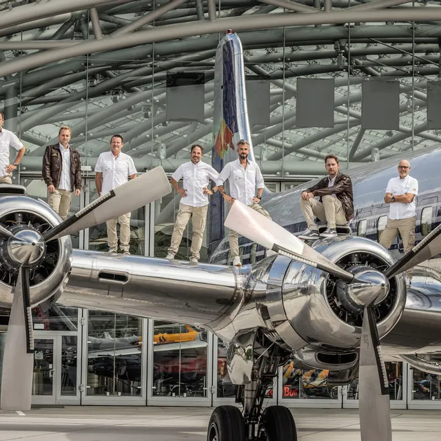 90_douglas_dc-6b_the_flying_bulls_pilots_photo_by_mirja_geh.jpg