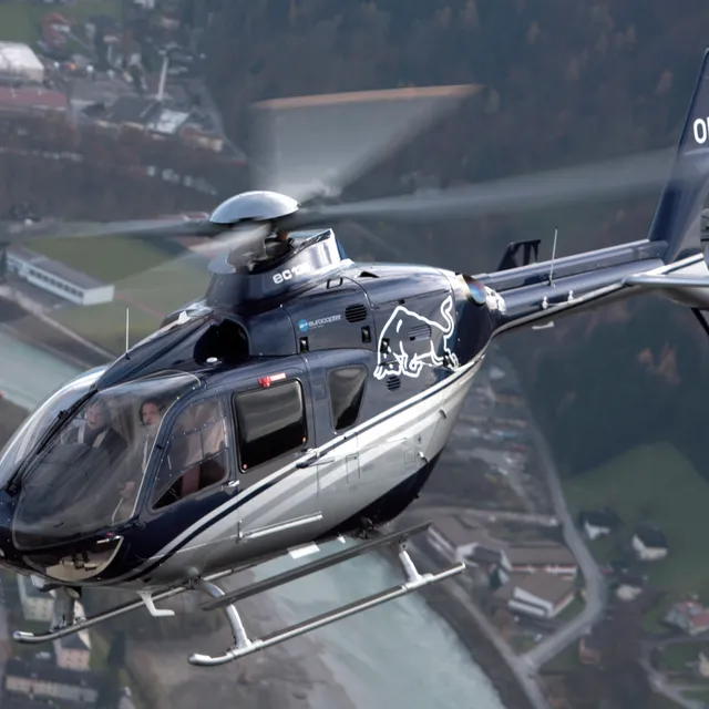 02_eurocopter_ec135_the_flying_bulls.jpg